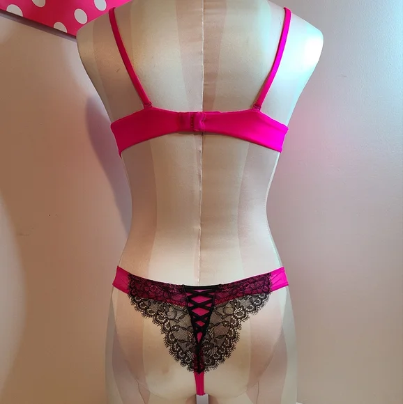 Rare Y2K Victoria's Secret Very Sexy Miraculous Plunge Bra/ Panty Set 32A/med